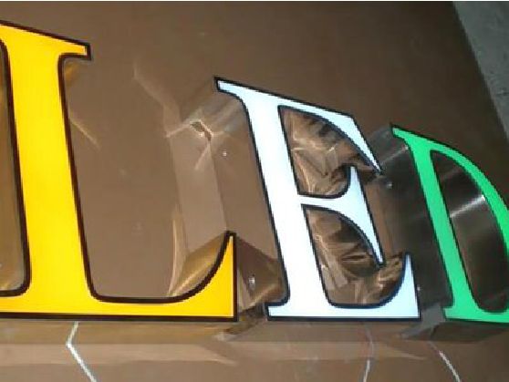 滨海介绍LED招牌的基础知识。