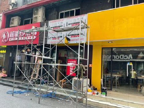 滨海制作广告招牌如何避免它发黄？